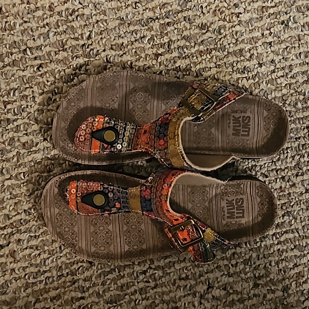 Muk Luk sandles
